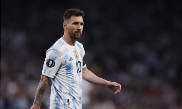 郑智化怒斥机场背后,一段偏激的批评与一场迅速的回应 | 有风自南